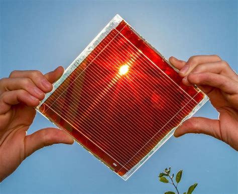  Ferroelectric Perovskites: Une révolution en pleine ébullition pour les panneaux solaires à haute efficacité?